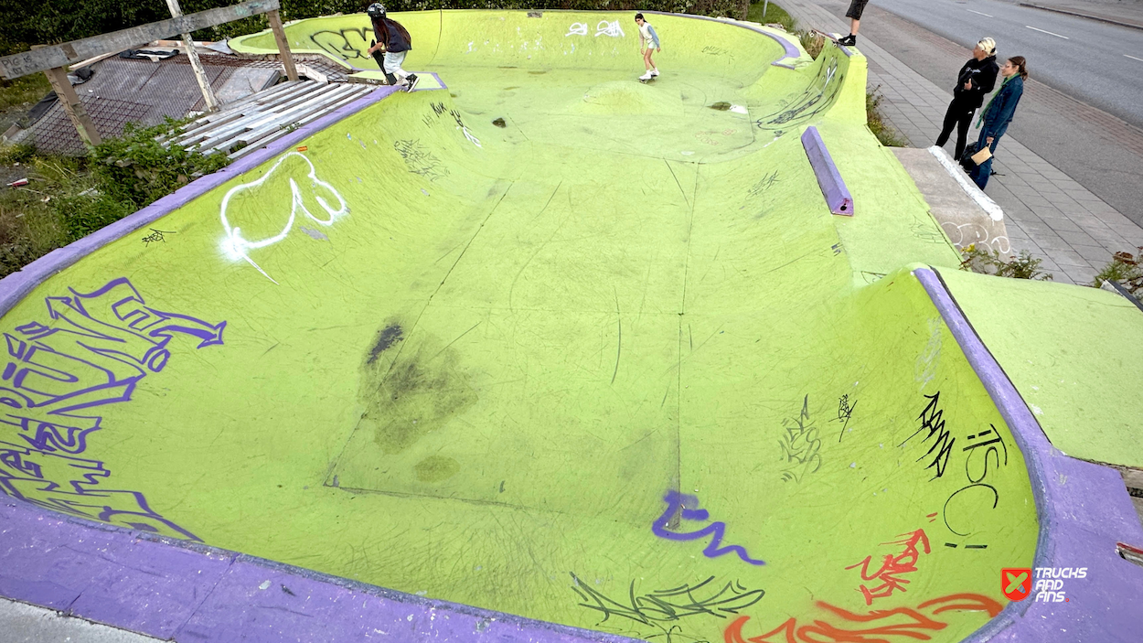 Pig Barrier DIY skatepark